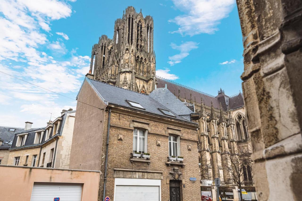 Ferienwohnung Tournelles Vue Cathedrale- Maison Climatisee Du Xvie Siecle Classee Reims Exterior foto
