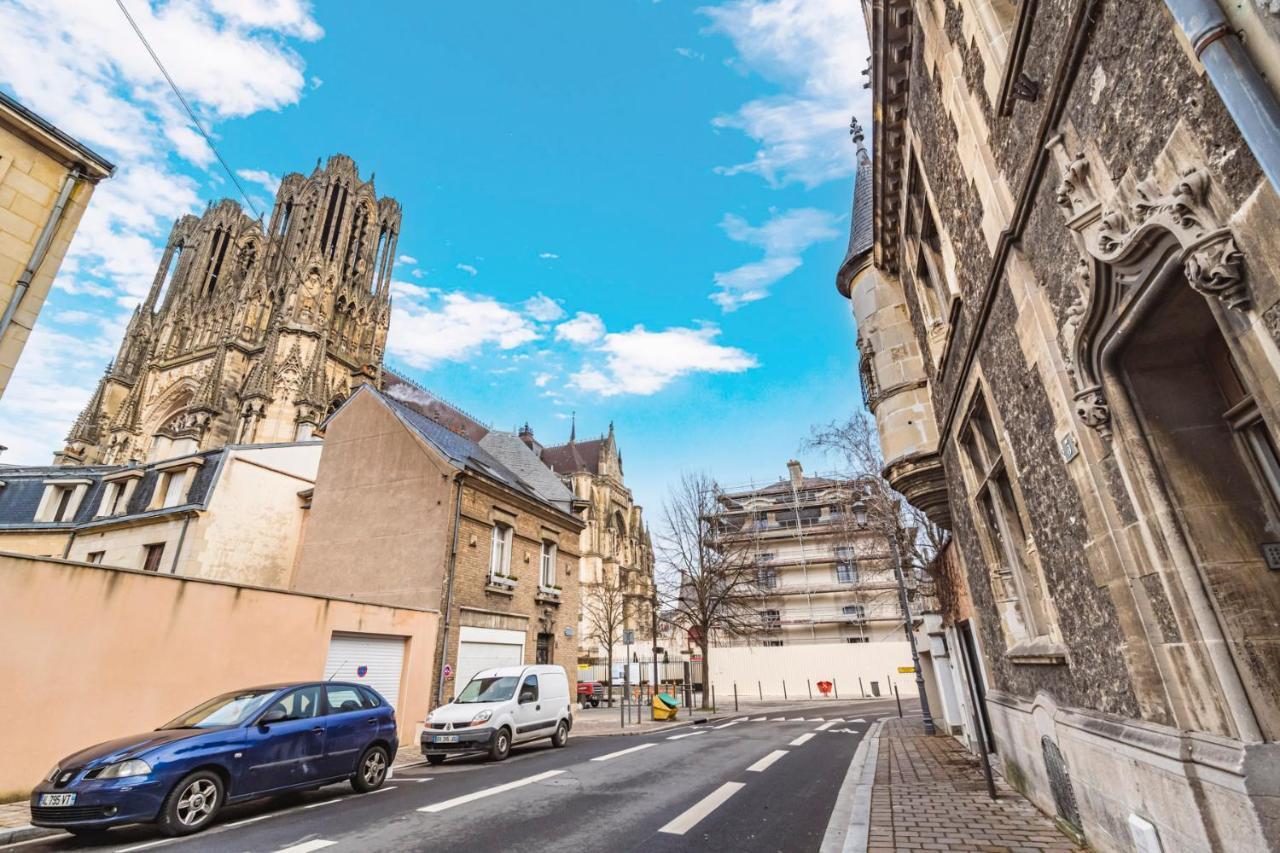 Ferienwohnung Tournelles Vue Cathedrale- Maison Climatisee Du Xvie Siecle Classee Reims Exterior foto